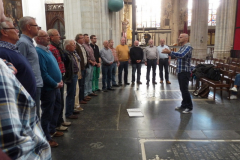 39 Singen in der Kathedrale in Antwerpen